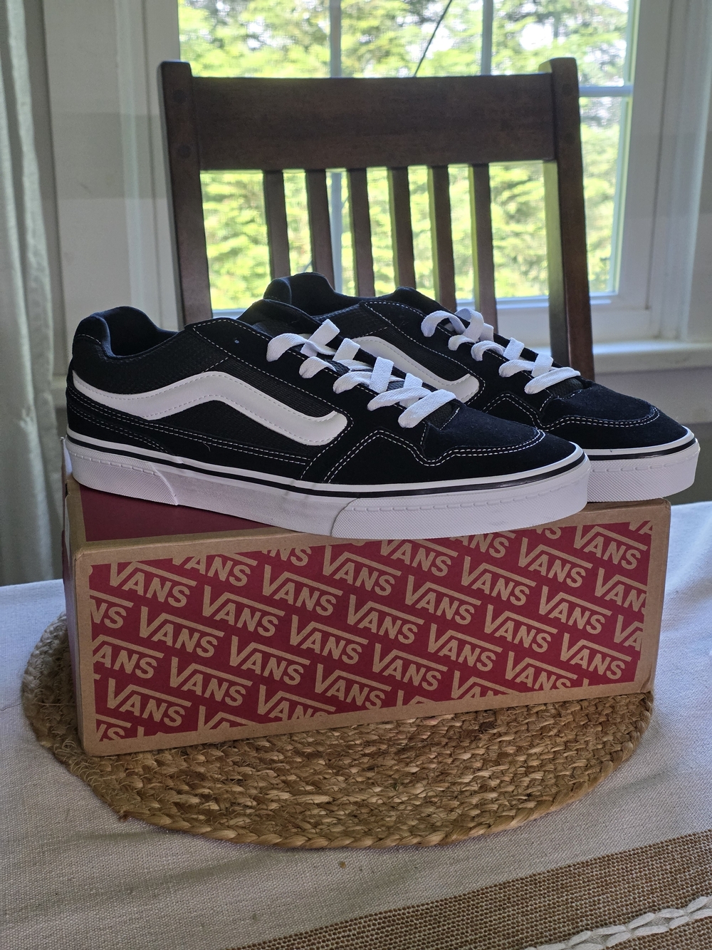 NWT Vans Men's Black & White Low-Top Sneakers Mens Size 12